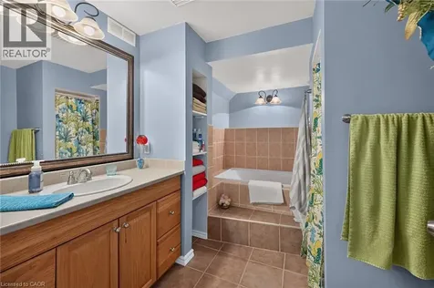 64 Caledonia Avenue Caledonia ON N3W 2M9