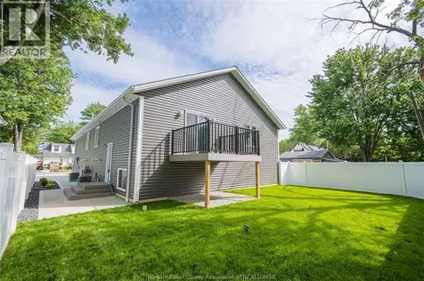 81 Brien Avenue West Essex ON N8M 1V9