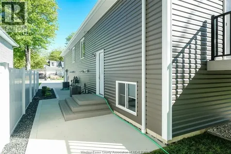 81 Brien Avenue West Essex ON N8M 1V9
