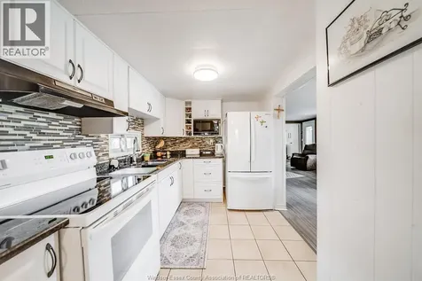 110 Brooks Boulevard Lakeshore ON N8N 2P8