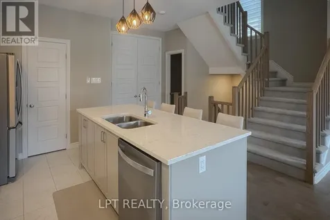 552 Labrador Crescent Ottawa ON K1T 0R5