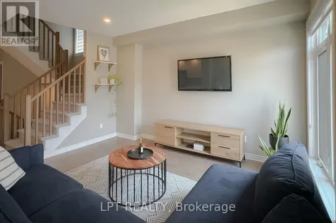 552 Labrador Crescent Ottawa ON K1T 0R5