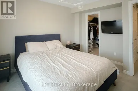 552 Labrador Crescent Ottawa ON K1T 0R5