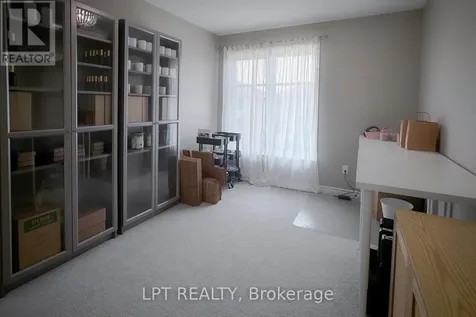552 Labrador Crescent Ottawa ON K1T 0R5