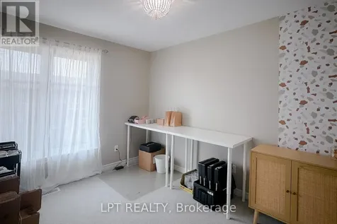552 Labrador Crescent Ottawa ON K1T 0R5