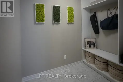 552 Labrador Crescent Ottawa ON K1T 0R5