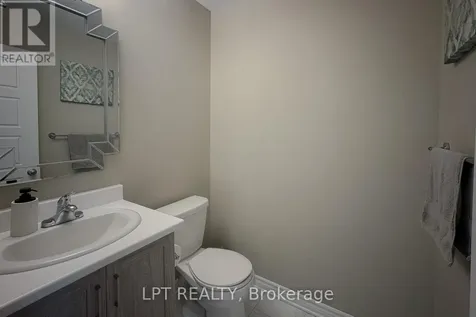 552 Labrador Crescent Ottawa ON K1T 0R5