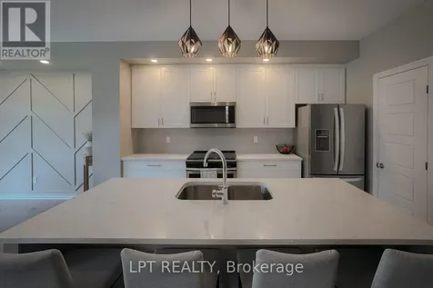 552 Labrador Crescent Ottawa ON K1T 0R5