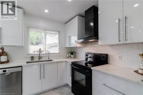 304 Greenfield Avenue Kitchener ON N2C 1E1