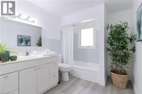 304 Greenfield Avenue Kitchener ON N2C 1E1