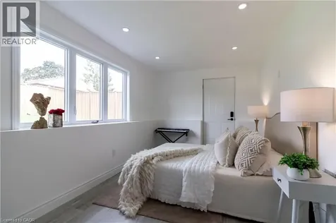 304 Greenfield Avenue Kitchener ON N2C 1E1