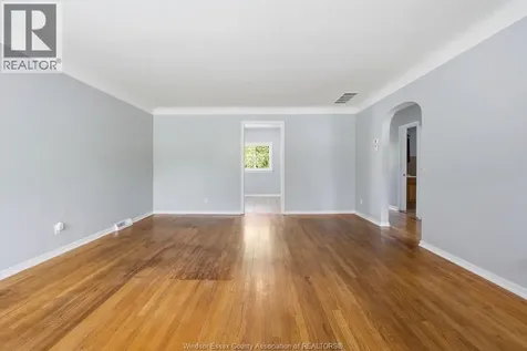 2340 Aubin Windsor ON N8W 4L5