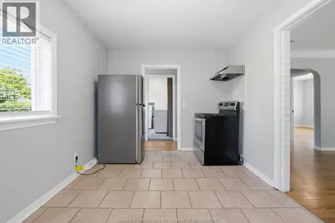2340 Aubin Windsor ON N8W 4L5