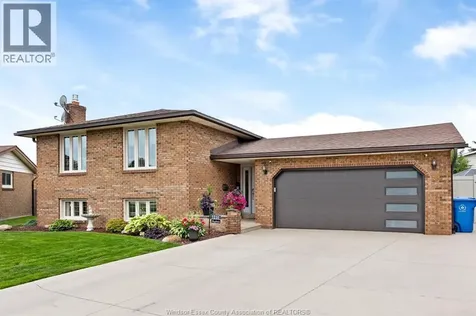 1251 Huntwick Place Lasalle ON N9H 2B4