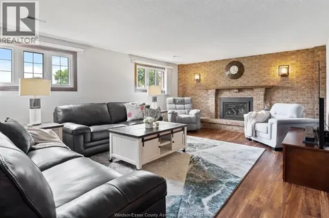 1251 Huntwick Place Lasalle ON N9H 2B4