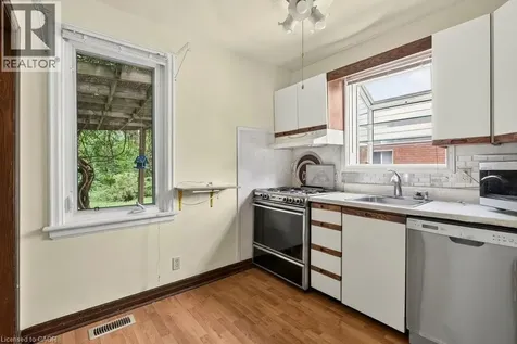 16 Sussex Street Hamilton ON L8S 2E1