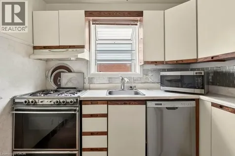 16 Sussex Street Hamilton ON L8S 2E1