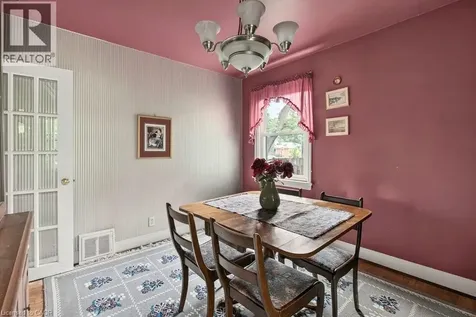 16 Sussex Street Hamilton ON L8S 2E1