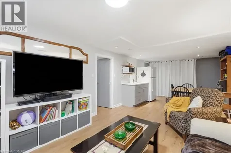 6 Darlington Drive Hamilton ON L9C 2L7
