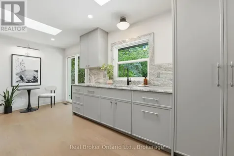 571 Leonard Court Burlington (lasalle) ON L7T 2P4