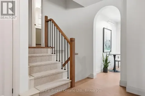 571 Leonard Court Burlington (lasalle) ON L7T 2P4