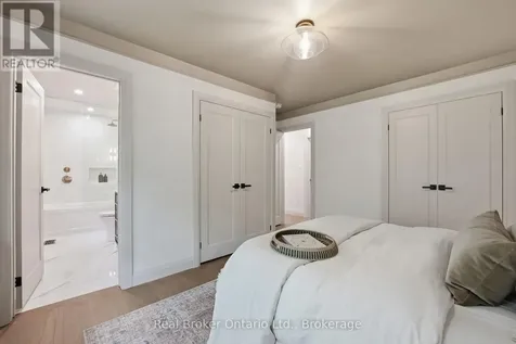 571 Leonard Court Burlington (lasalle) ON L7T 2P4