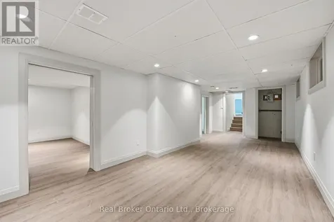 571 Leonard Court Burlington (lasalle) ON L7T 2P4