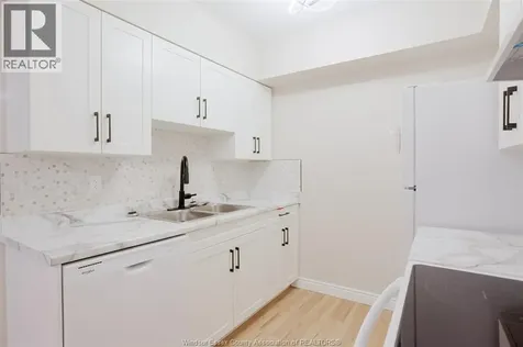 3355 Sandwich Windsor ON N9C 1B2