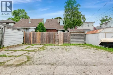 1453 Marentette Windsor ON N8X 4E2