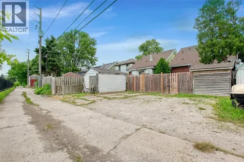 1453 Marentette Windsor ON N8X 4E2