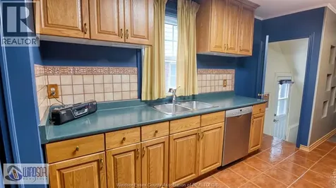 2332 Moy Avenue Windsor ON N8W 2M8