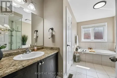 99 Hockley Avenue Clarington (bowmanville) ON L1C 0G4
