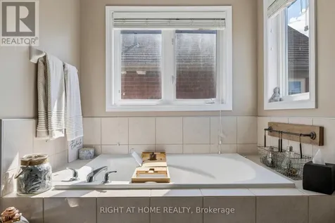 99 Hockley Avenue Clarington (bowmanville) ON L1C 0G4