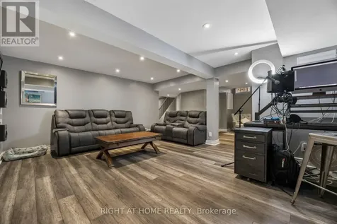 99 Hockley Avenue Clarington (bowmanville) ON L1C 0G4