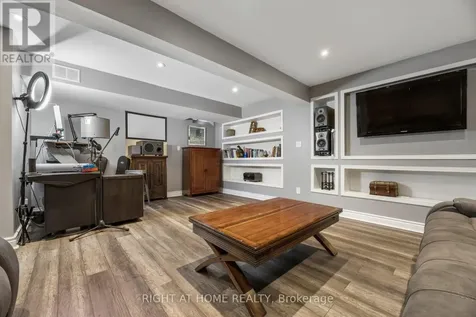 99 Hockley Avenue Clarington (bowmanville) ON L1C 0G4