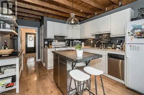 102 Ontario Avenue Hamilton ON L8N 2X2
