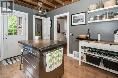 102 Ontario Avenue Hamilton ON L8N 2X2