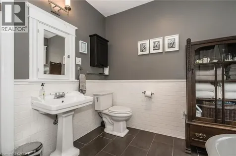 102 Ontario Avenue Hamilton ON L8N 2X2