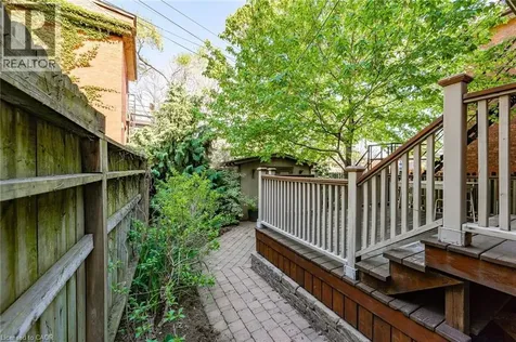 102 Ontario Avenue Hamilton ON L8N 2X2
