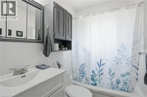 147 Manning Avenue Hamilton ON L9A 3E8