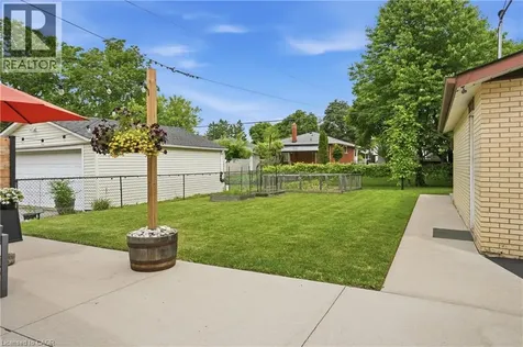 147 Manning Avenue Hamilton ON L9A 3E8