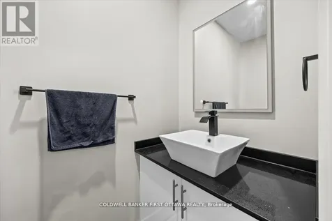 25 Pennard Way Ottawa ON K1T 4C1