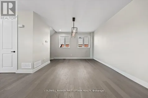 25 Pennard Way Ottawa ON K1T 4C1