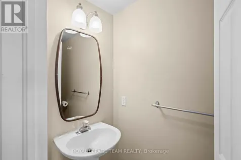 91 Thornbury Crescent Ottawa ON K2G 6C4