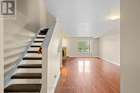 91 Thornbury Crescent Ottawa ON K2G 6C4