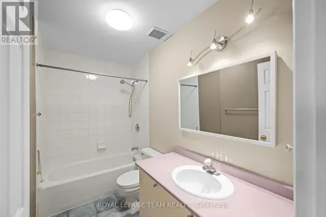 91 Thornbury Crescent Ottawa ON K2G 6C4