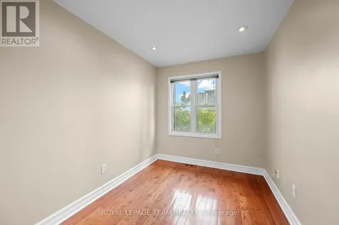 91 Thornbury Crescent Ottawa ON K2G 6C4