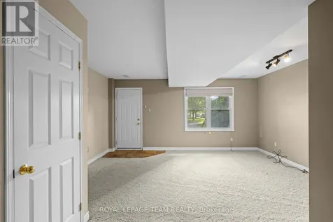 91 Thornbury Crescent Ottawa ON K2G 6C4