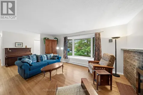 11 Springdale Crescent Ottawa ON K2H 5T7