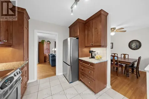 11 Springdale Crescent Ottawa ON K2H 5T7